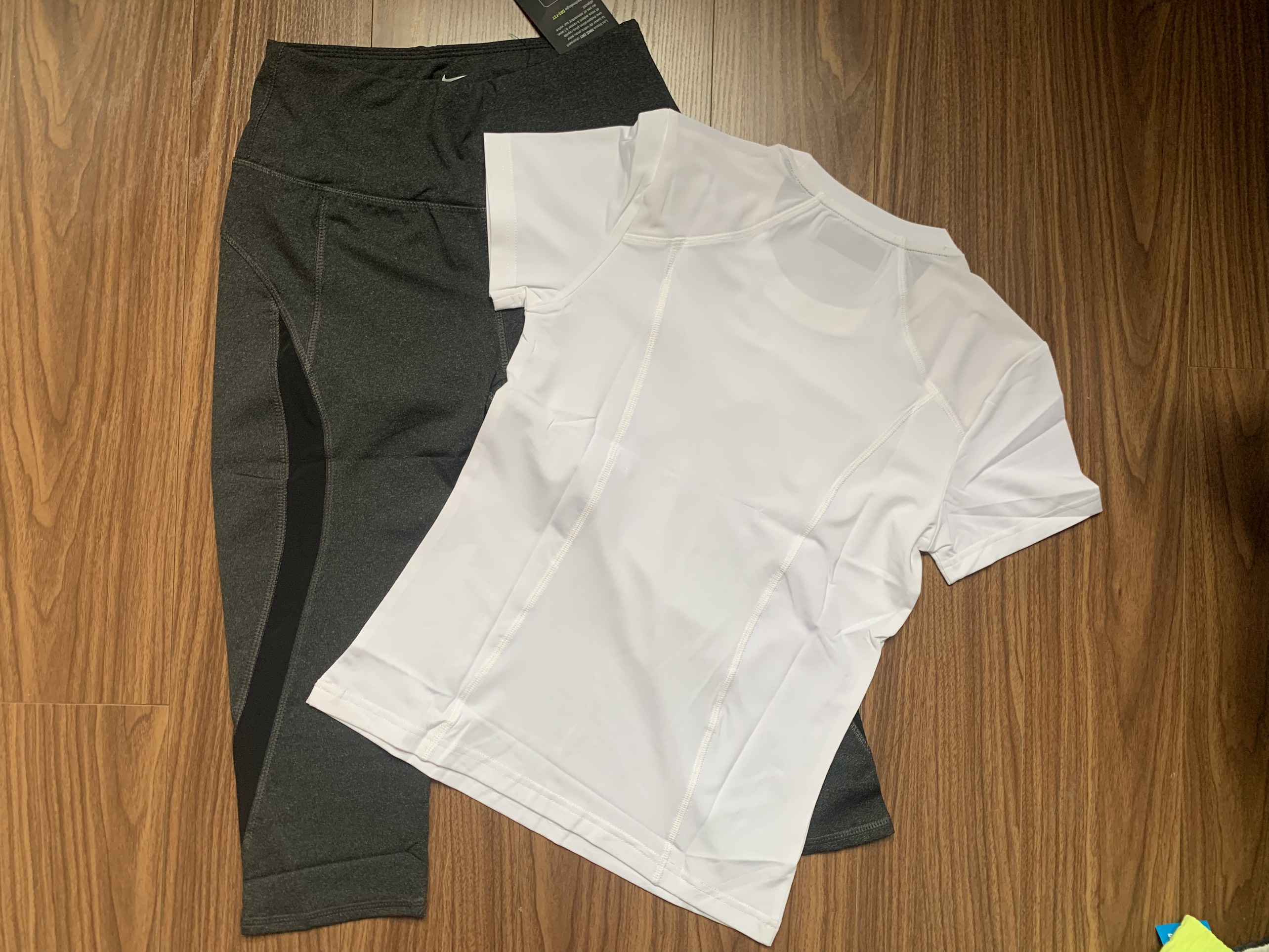 SET ĐỒ NỮ GỒM QUẦN LEGGING LỬNG VÀ ÁO THUN NỮ NGẮN TAY ĐA NĂNG