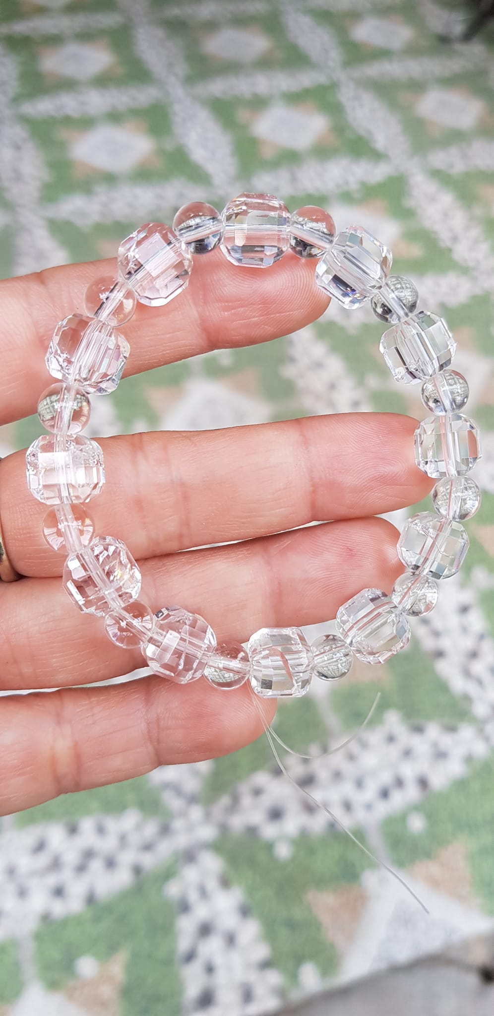 Vòng tay phong thuỷ nữ đá thạch anh trắng trong tự nhiên kiểu vuông giác tròn Size hạt vuông 10mm hạt tròn nhỏ 6mm Nữ mệnh kim mệnh Thủy đeo hợp may mắn tốt sức khoẻ công việc ạ