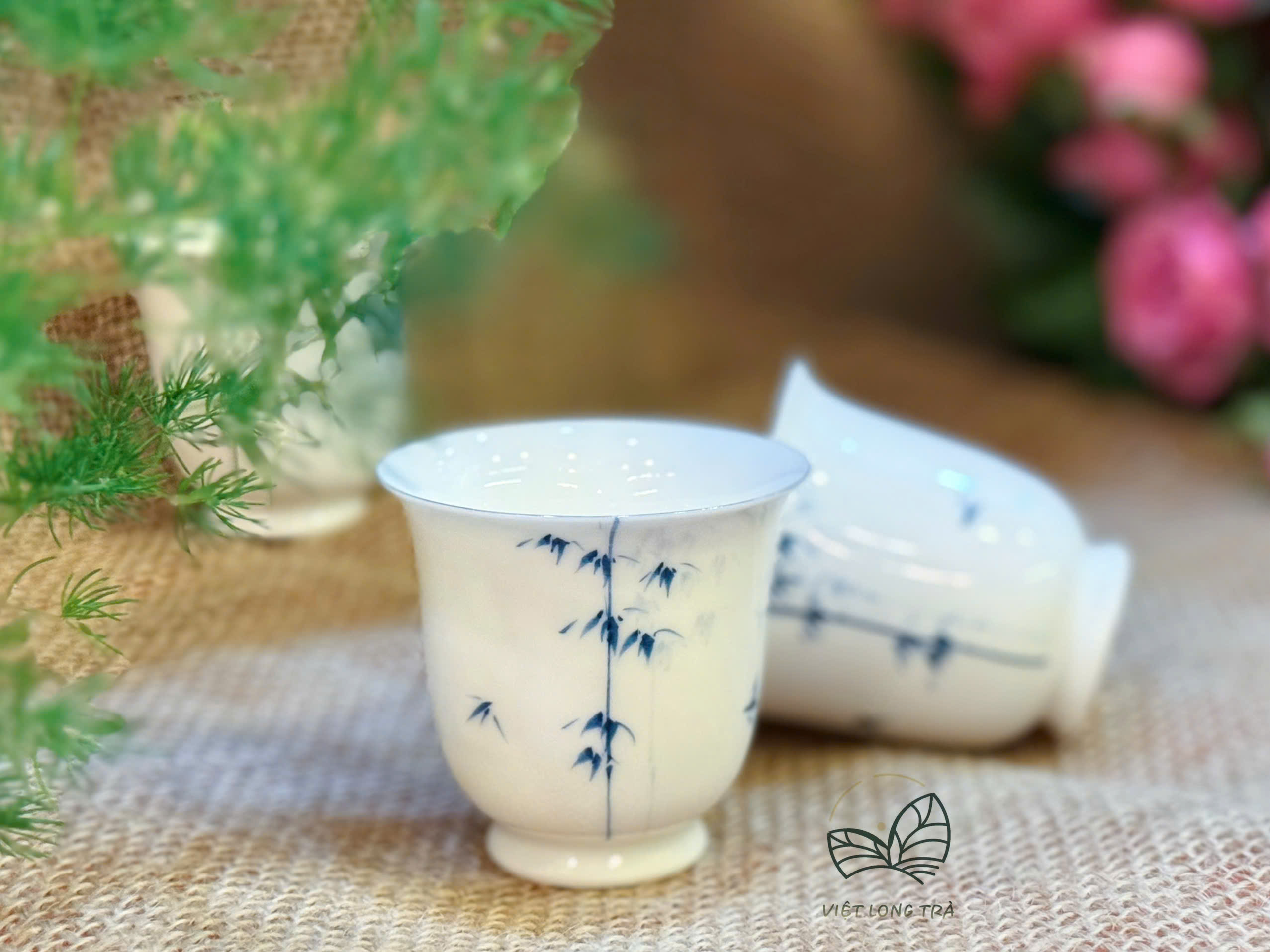 CHÉN UỐNG TRÀ BẮNG SỨ BẠCH KIM VẼ TAY - HỌA TIẾT TRÚC - KÊ - LAN - DUNG TÍCH 50ML