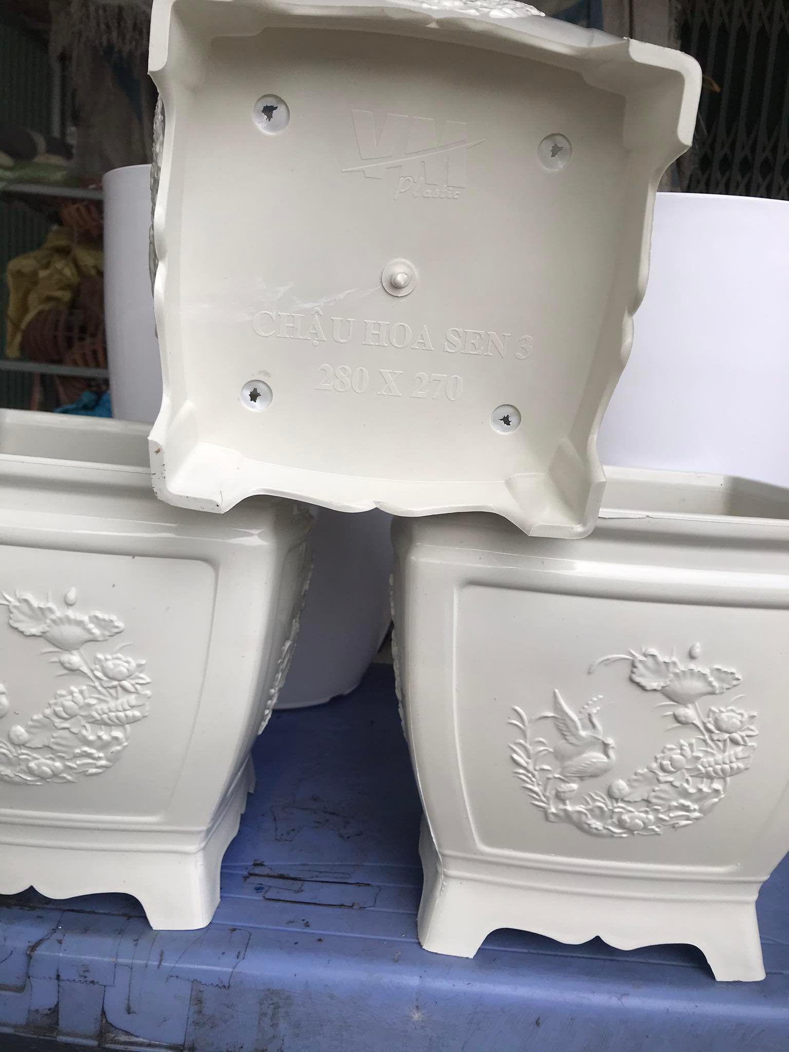 Chậu Trồng Cây Cảnh Chưng Tết Hình Vuông Họa Tiết Hoa Sen Sang Trọng, KT 28x28Cm