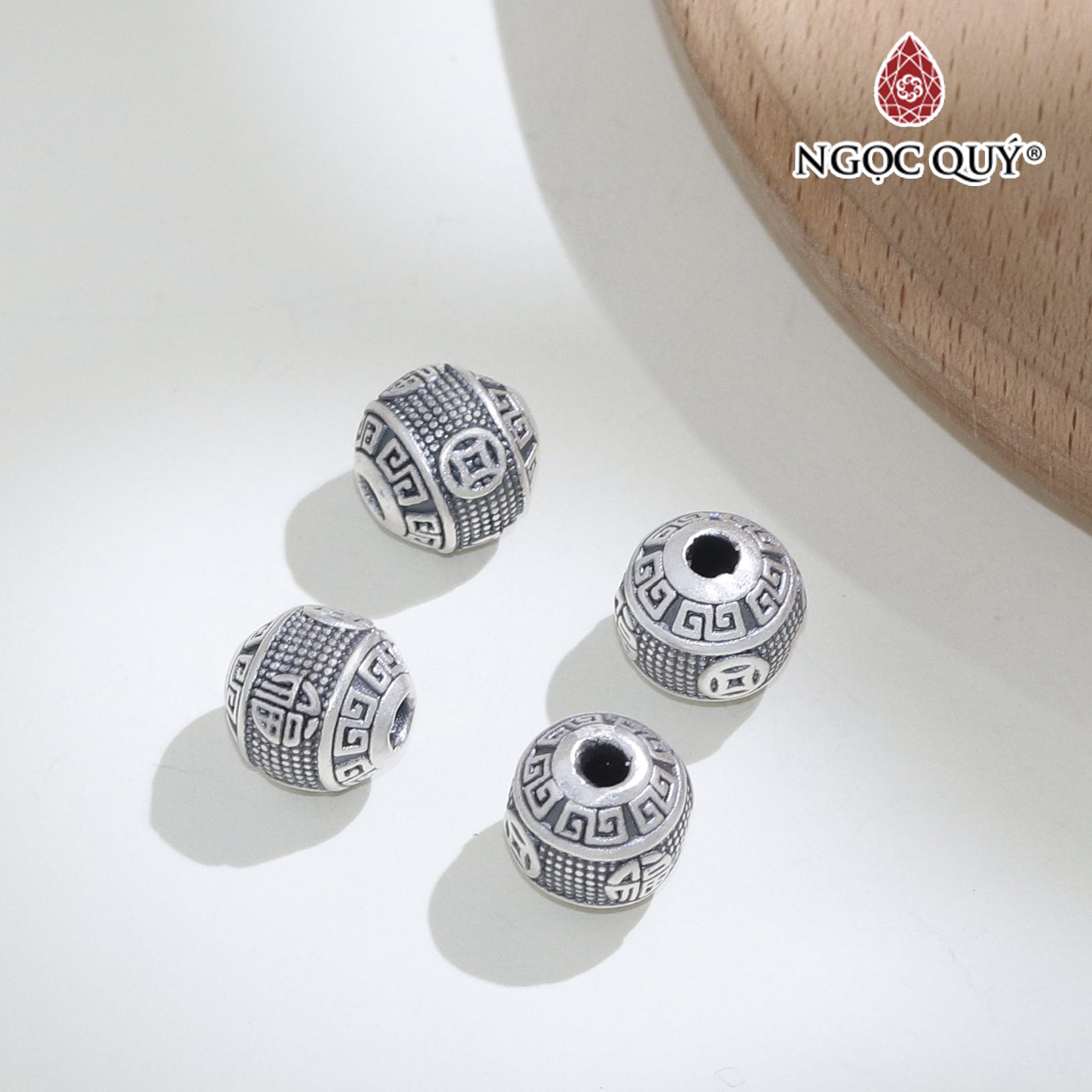 Charm tròn góc cạnh họa tiết đồng tiền - Ngọc Quý Gemstones
