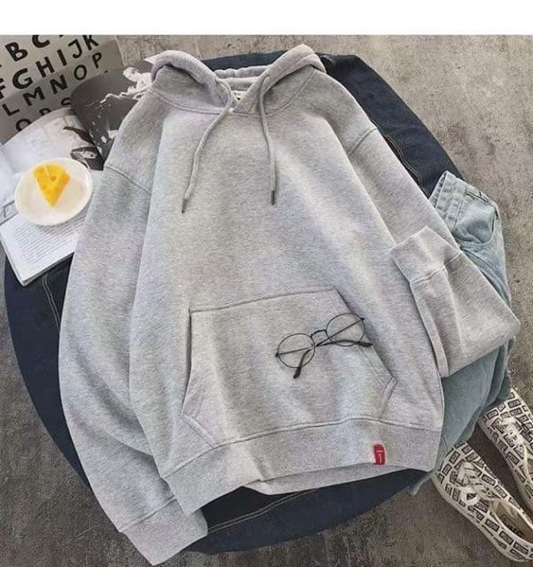 Áo hoodie trơn form rộng, hình thật mẫu mặc (áo màu be