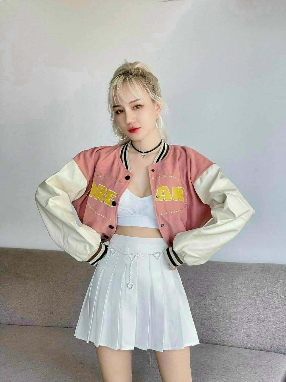 Áo khoác crtop bóng chày Chữ thêu,  Áo khoác  Varsity Hip Hop Áo khoác thể thao da lộn đẹp, Áo Khoác BOMBER Nữ DREAM Form Lỡ [ HÀNG BAO CHẤT VẢI ], Áo Khoác Nữ FORM LỬNG Thêu Chữ cao cấp FORM CHUẨN CROPTOP