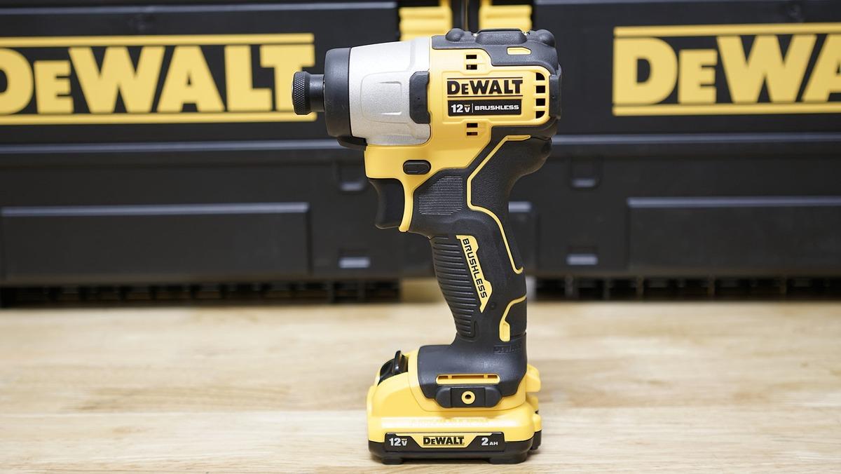 MÁY VẶN VÍT PIN CẦM TAY 12V/BL 163NM DEWALT DCF801D1- HÀNG CHÍNH HÃNG