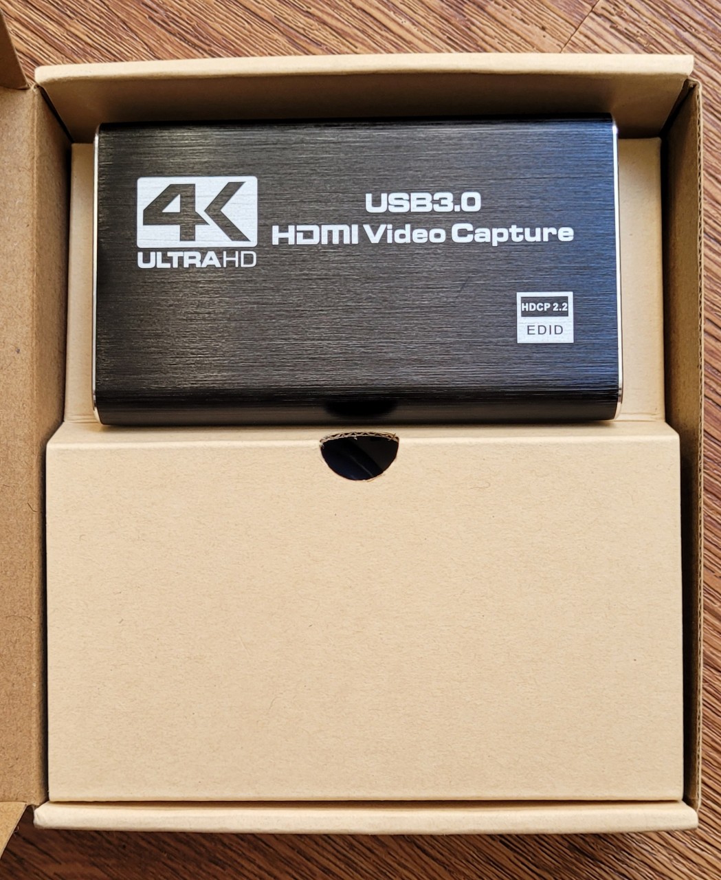 Video capture card input 4k output 1080 60fps màu đen có ngõ mi ro và tai nghe riêng