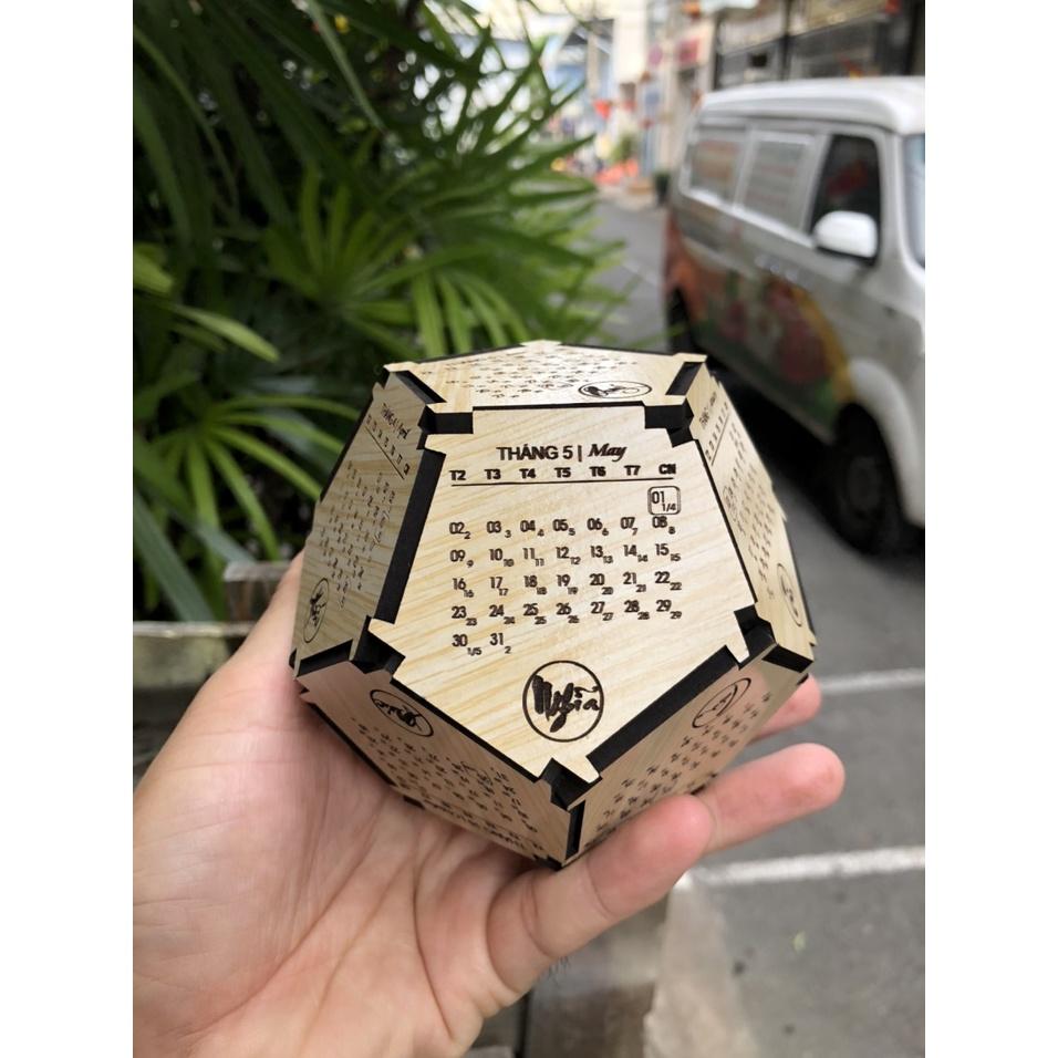 Trái Lịch Ngũ Giác - 12 Tháng Thư Pháp