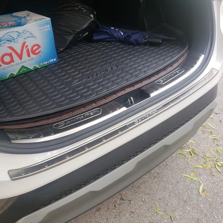 BỘ SẢN PHẨM Nẹp bước chân và ốp chống trầy cốp Hyundai Santafe 2019 - Mẫu Inox