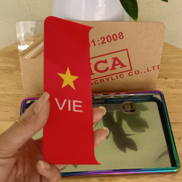 Khung trang trí xe máy viền titan tặng kèm lá cờ bằng mica