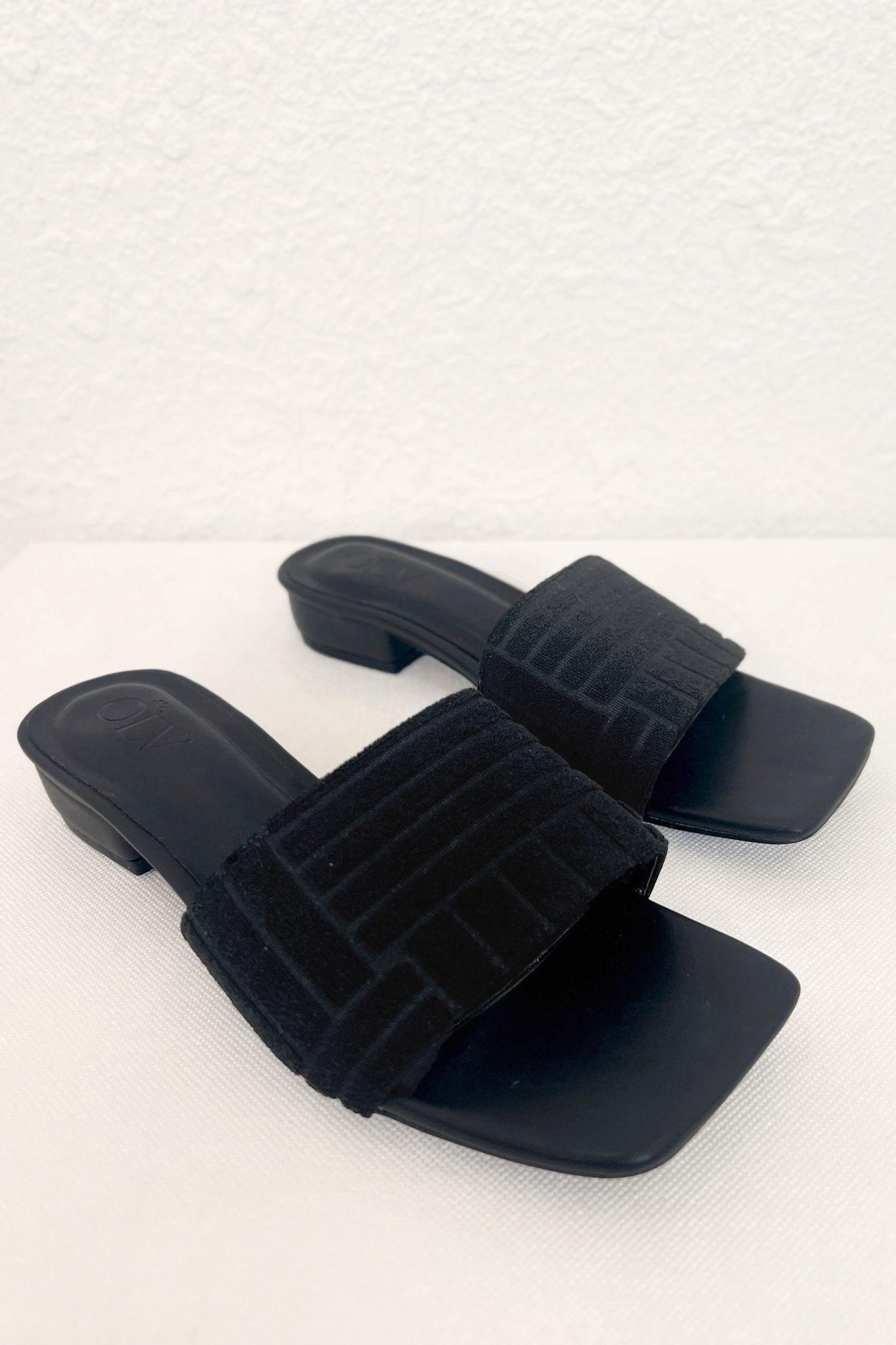 OLV - Dép Cielo Slippers In Black