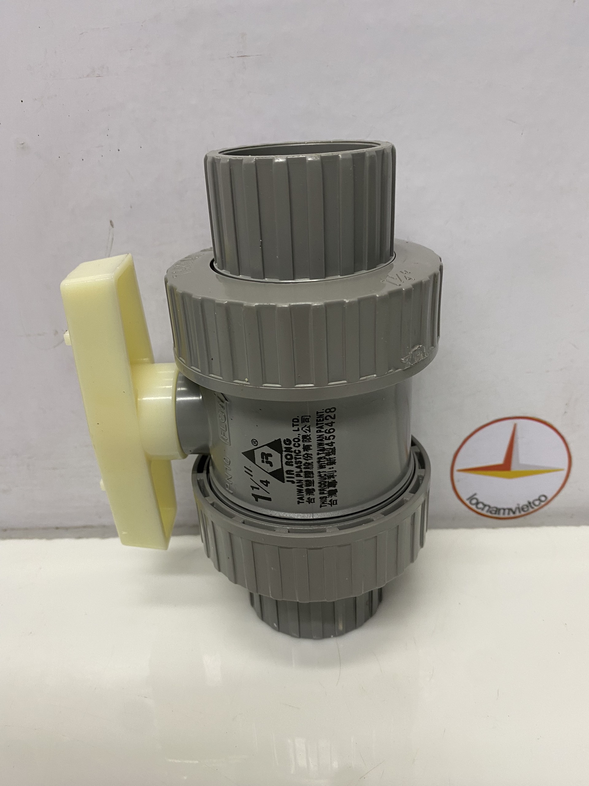 Van nhựa hai  đầu rắcco Jiarong 42 _UB012