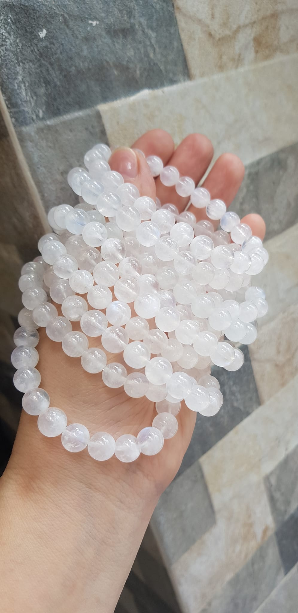 Vòng tay phong thuỷ may mắn moon trắng tự nhiên 8mm hay đá ánh trăng trắng trong bóng đẹp size vòng hạt 8mm màu trắng trong sáng tươi đẹp chuẩn hợp nữ mệnh kim mệnh thuỷ đeo ạ