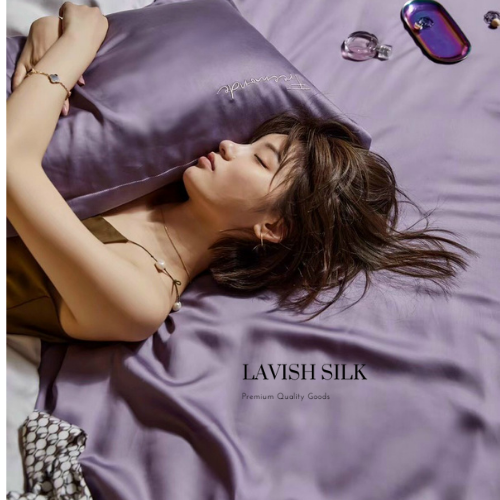 Trọn Bộ Ga Gối Lụa Kèm Chăn Sẵn Ruột + Tặng Bộ Quà Tặng Lavish Silk Cao Cấp - Tím Mix Bạc Kim