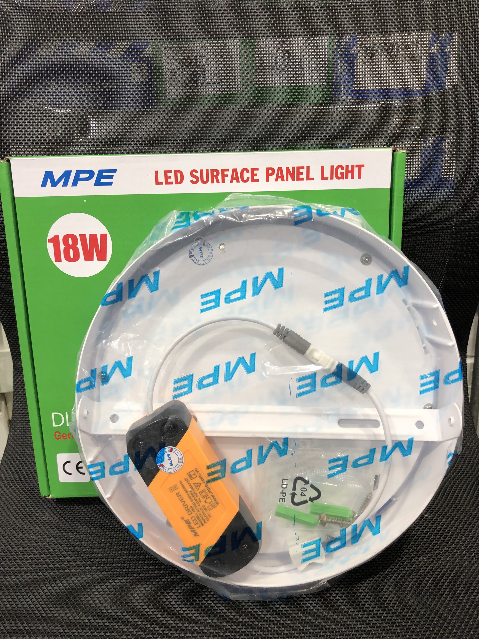 Đèn led panel ốp trần nổi tròn công suất 18W MPE (3 loại ánh sáng trắng-vàng-3 màu)