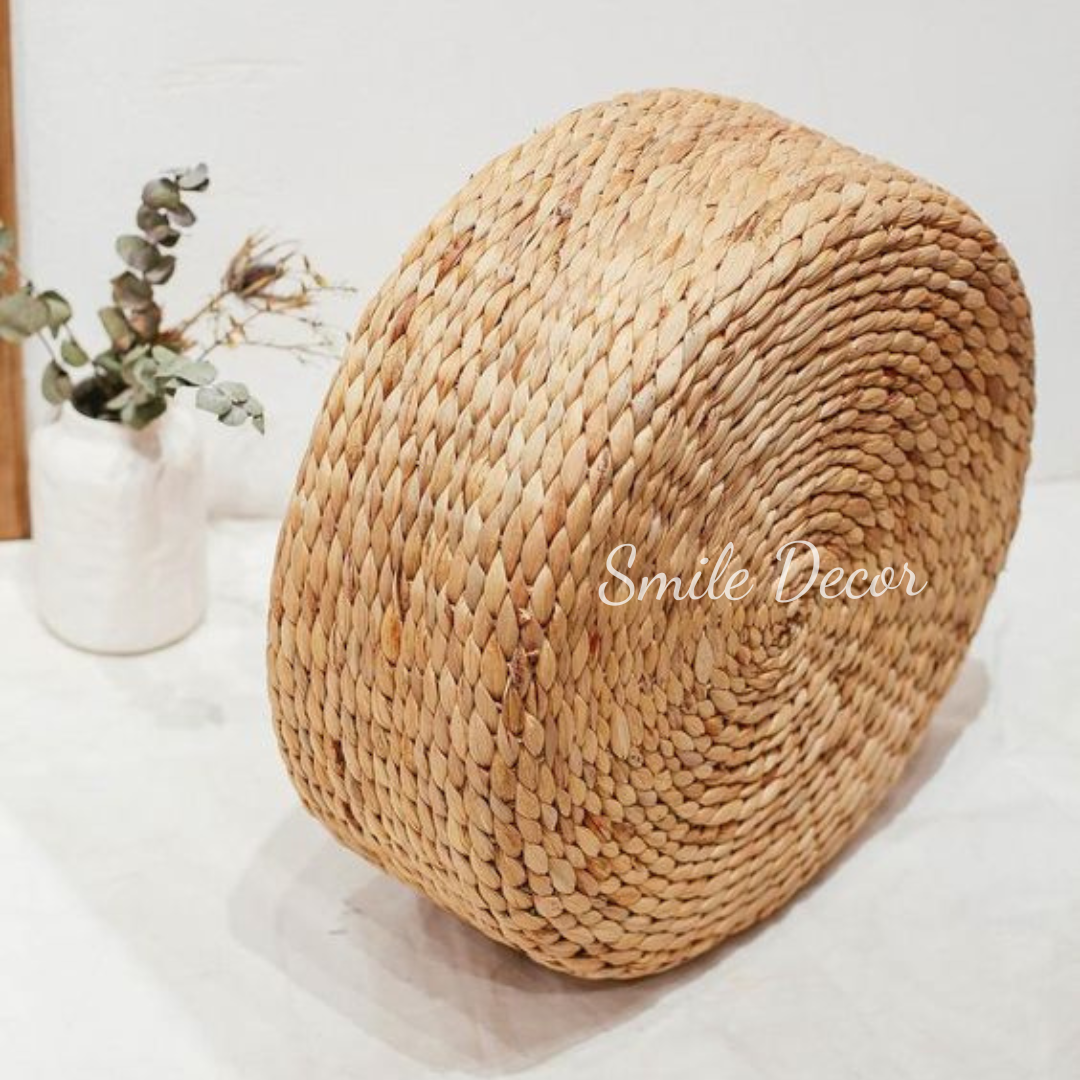 Ghế đôn đa năng đan lục bình hình tròn Smile Decor dùng để ngồi, làm bàn thấp, ghế gác chân, trang trí glamping, camping