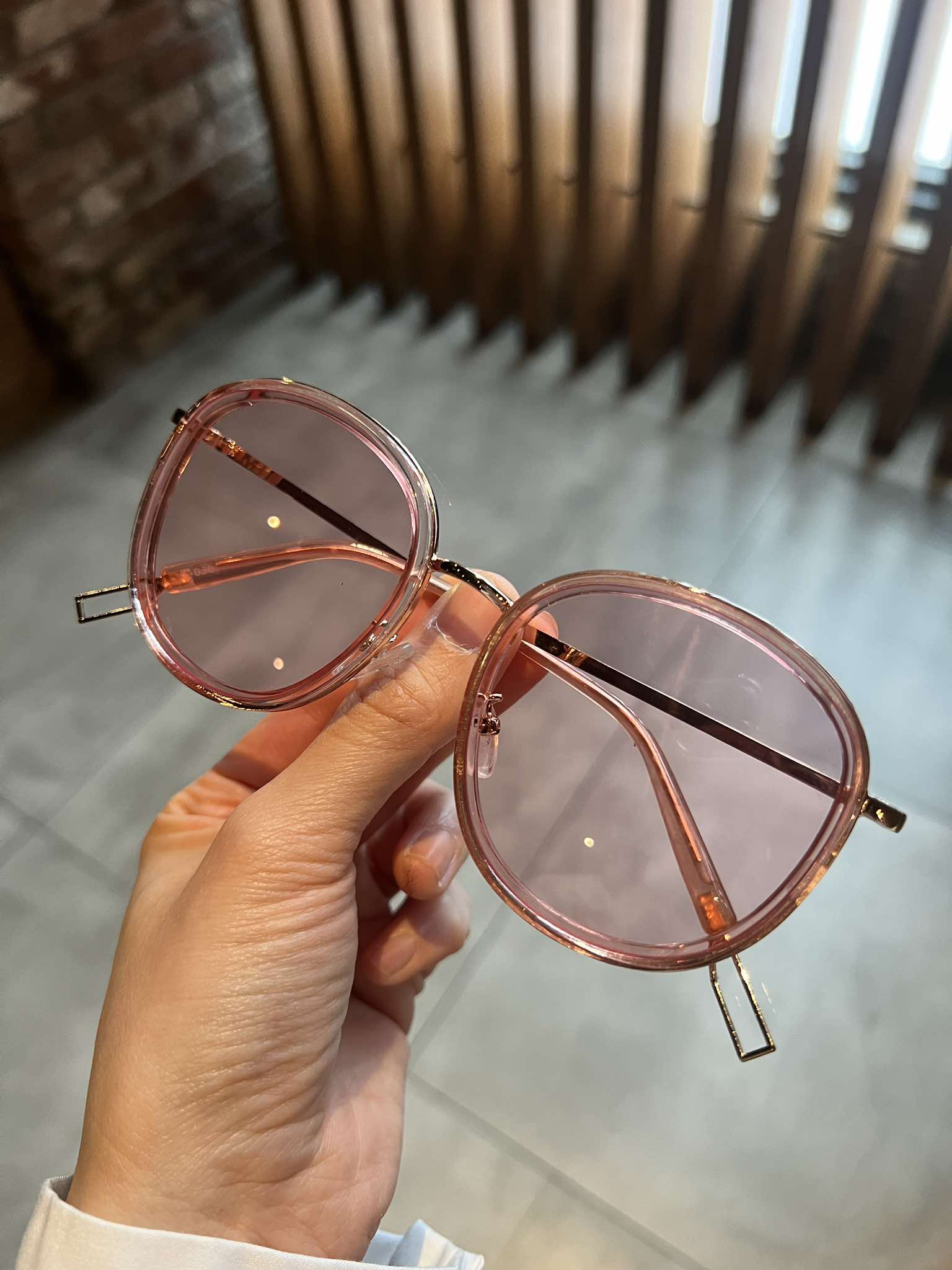 Kính mát nữ Mắt tròn màu hồng