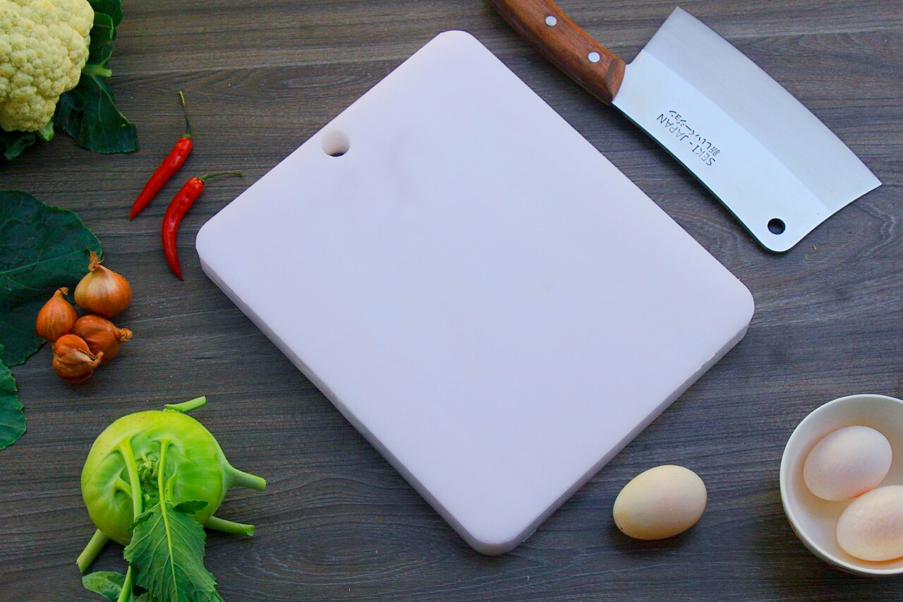 Thớt nhựa kháng khuẩn 40x40x3cm, dùng băm,chặt,thái, không lên mùn, bảo hành 1 năm