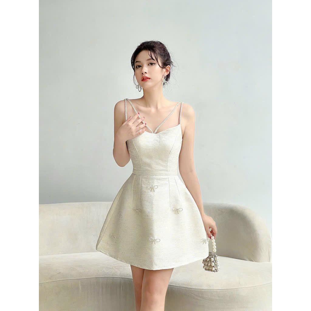 Đầm xòe chéo cổ đính đá kèm tag nơ
