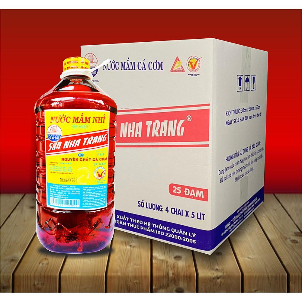 Thùng 4 chai 5 Lít Nước mắm Nhỉ Cá cơm 584 Nha Trang - Loại 25 độ Đạm, Date mới nhất.