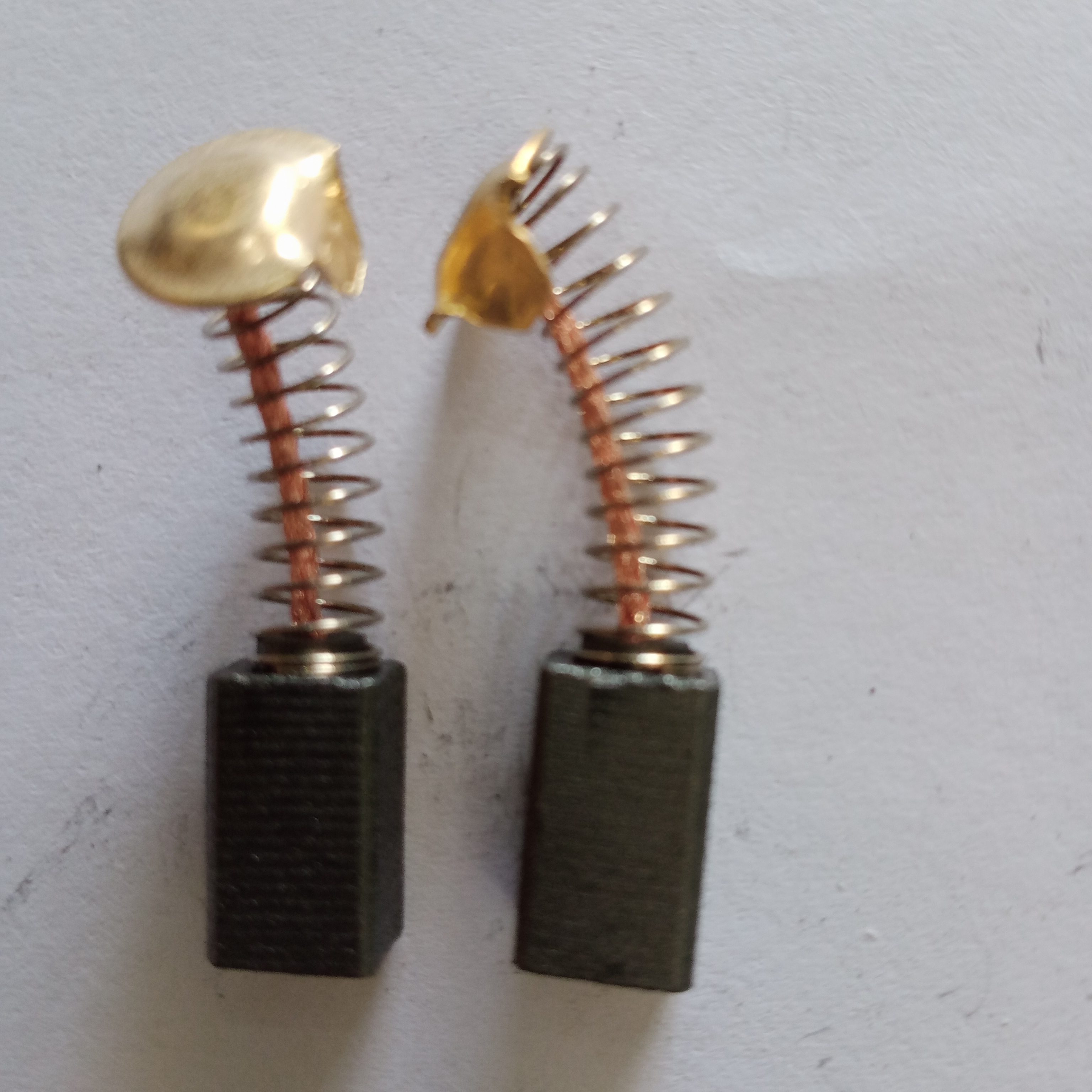 1 cặp chổi than máy mài bos.ch chất lượng tốt carbon cao
