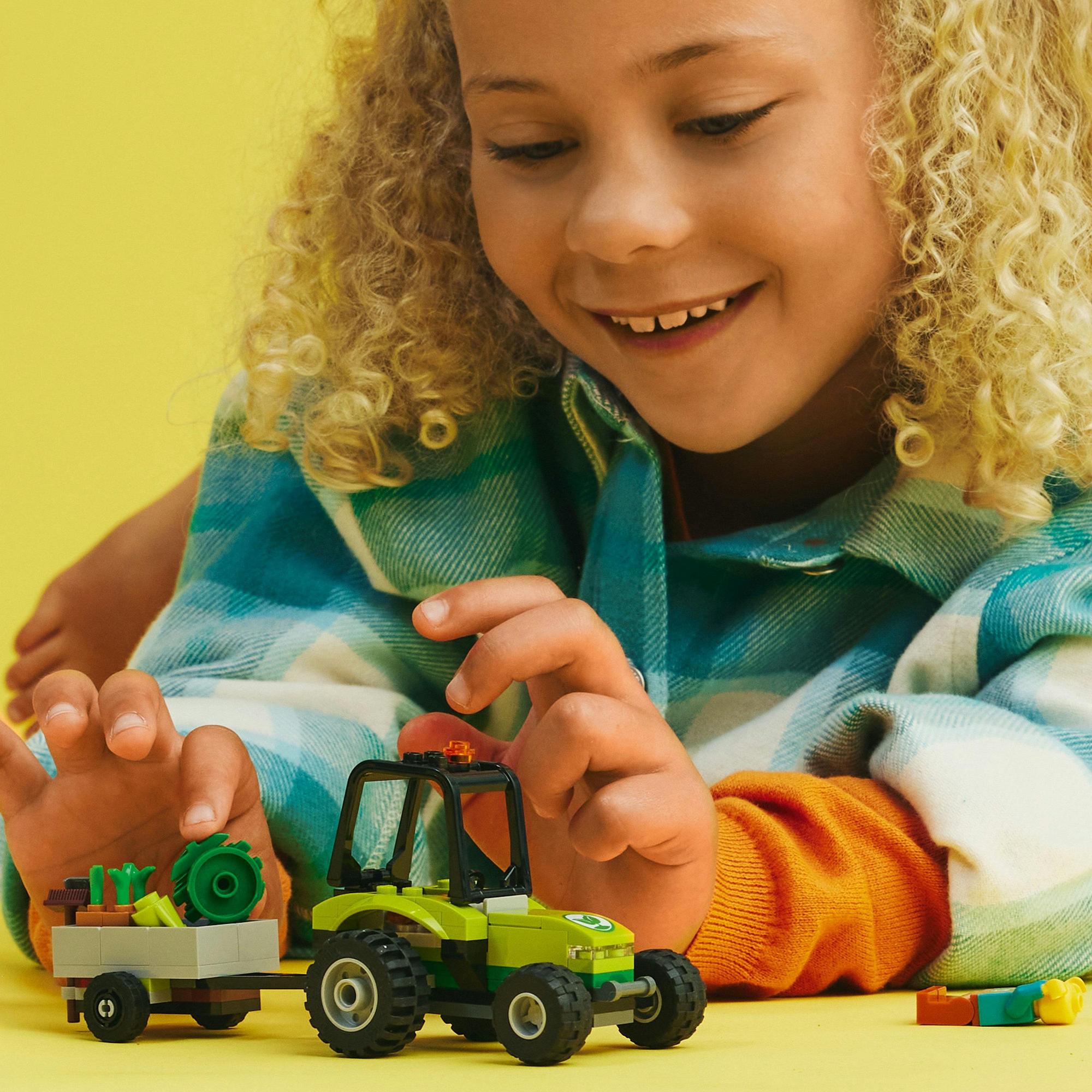 LEGO City 60390 Máy Kéo Trồng Cây Công Viên