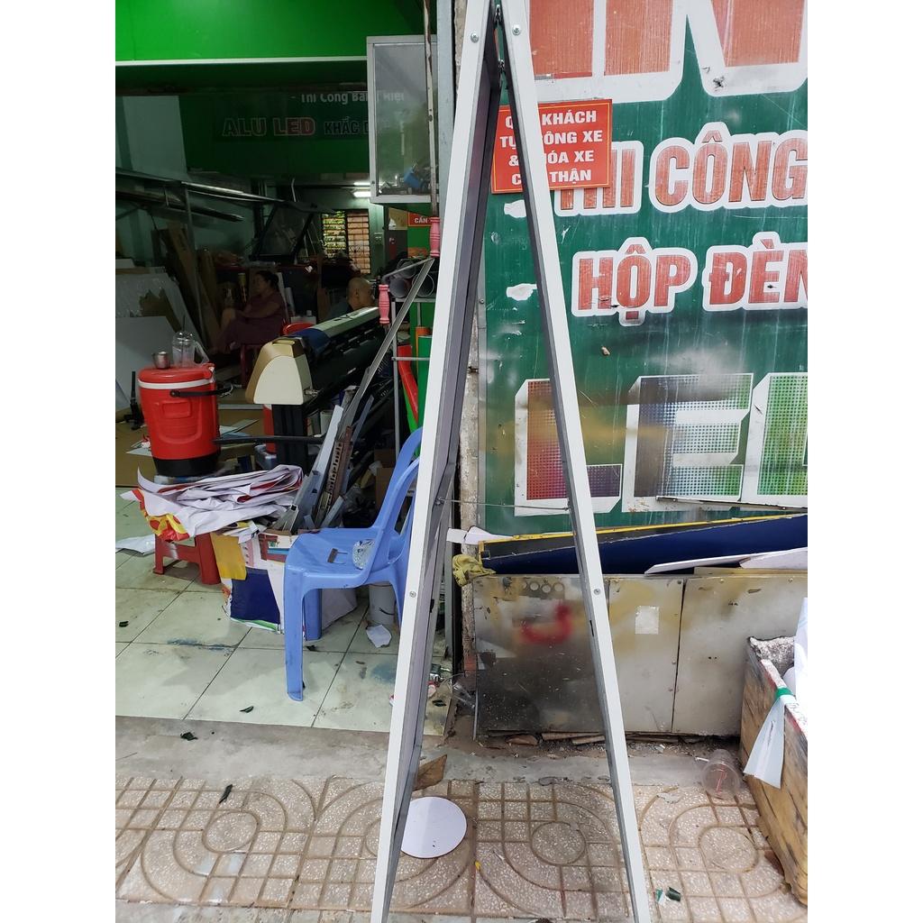 Chân Standee khung sắt gấp gọn tiện lợi
