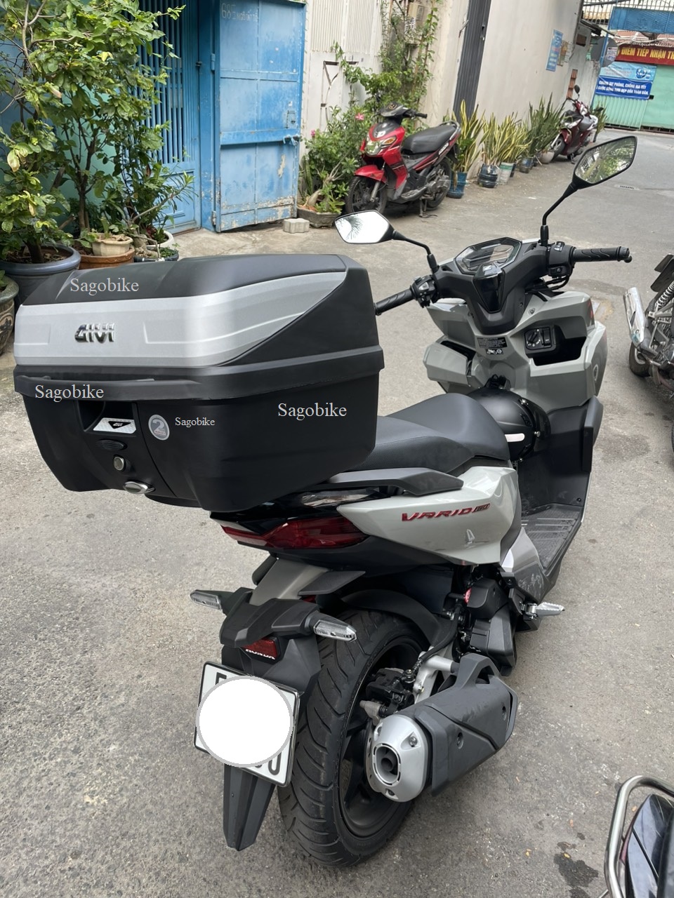 Thùng xe Vario 160, thùng givi B32N Bold, thùng givi 32 lit kèm đế và kit gắn cho Vario 160