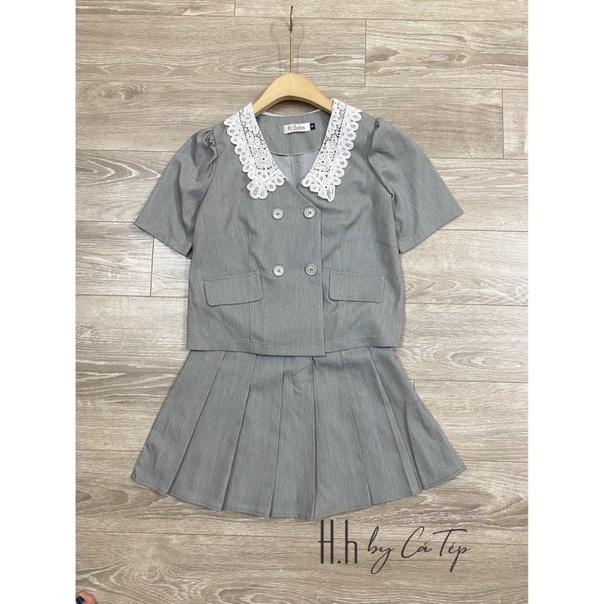 Set váy áo cổ viề trắng.