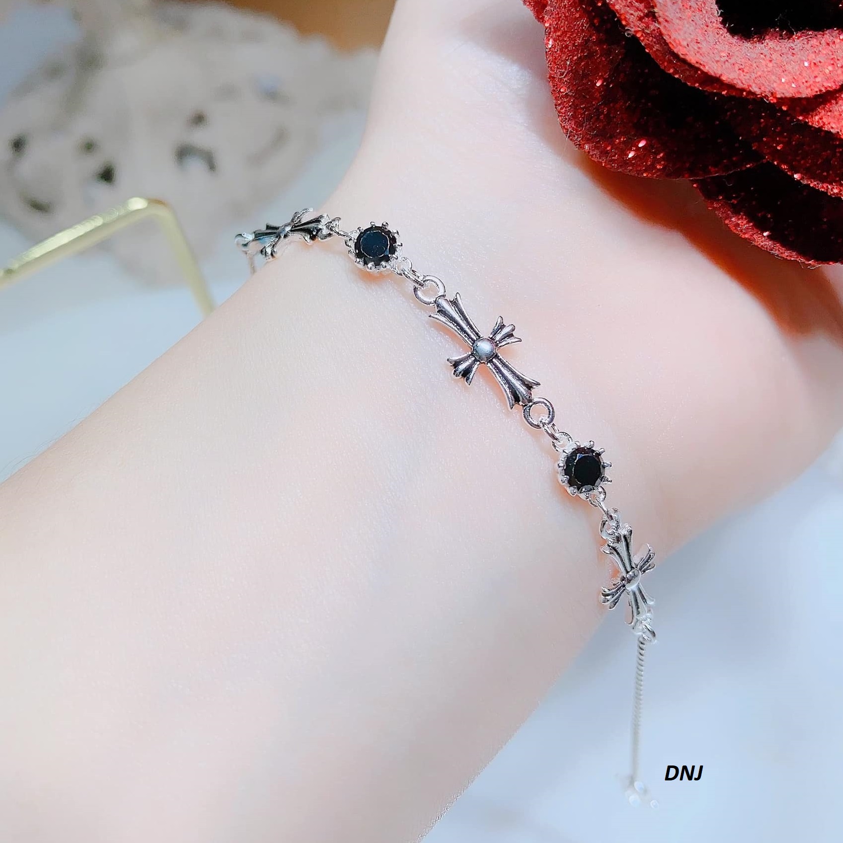 Lắc tay nữ thời trang chất liệu bằng bạc s925 MS085