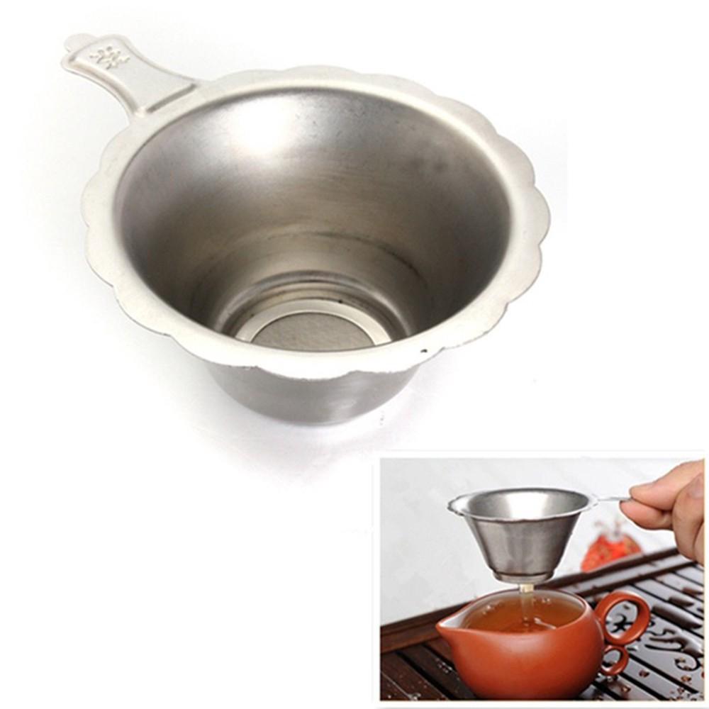 Sử dụng Đồ lọc trà bằng thép không gỉ có quai cầm tiện lợi kích thước 7.5x4mm