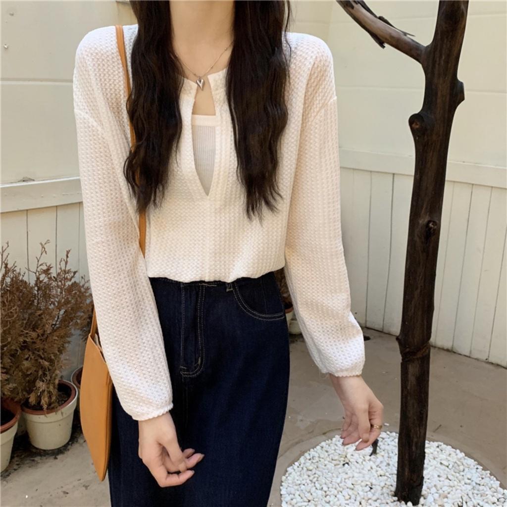 Bộ Áo Thun Cổ V Tay Bo Dáng Chun Kèm Áo Croptop Vải Tổ Ong Dài Tay 7 Màu So Hot