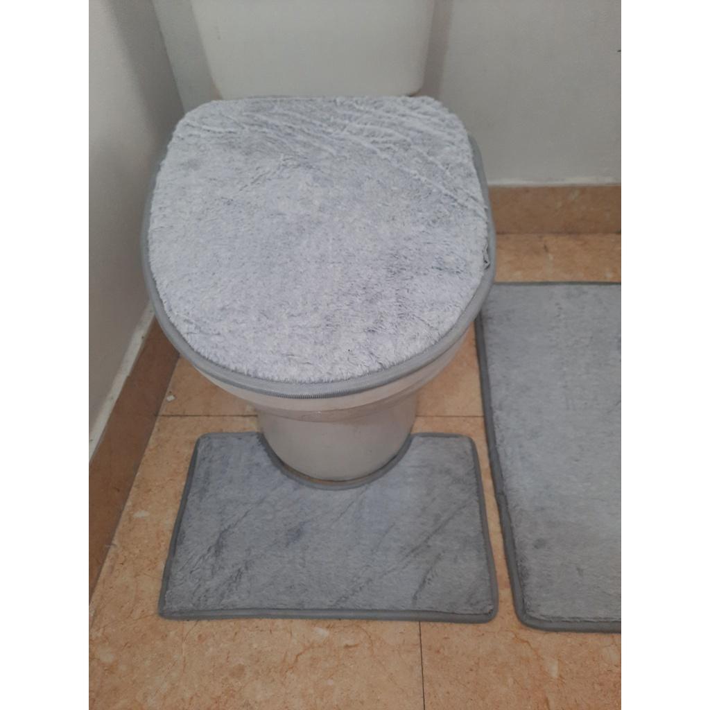 Lót Bồn Cầu Mùa Đông