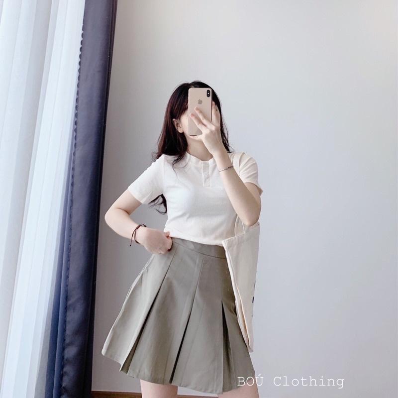 Set Áo thun kem + chân váy xếp ly nâu xám