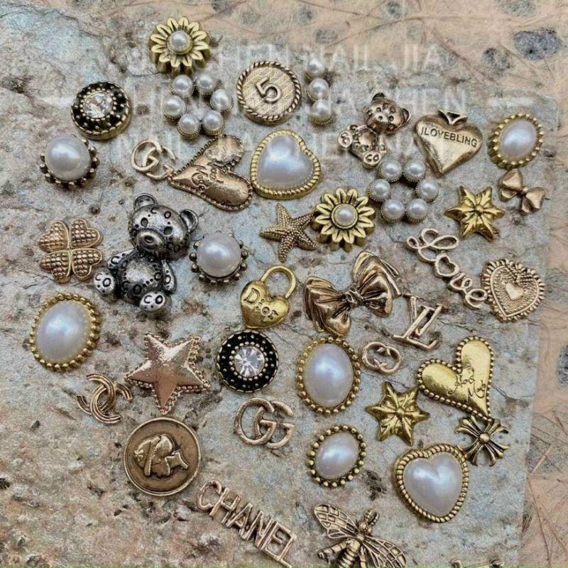 Charm kim loại, charm thương hiệu