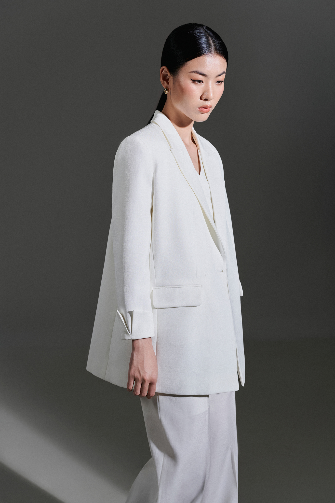 Áo blazer vai rộng, cổ 2 ve tay lỡ dài màu trắng TOVE thiết kế cao cấp WHITE CHIC