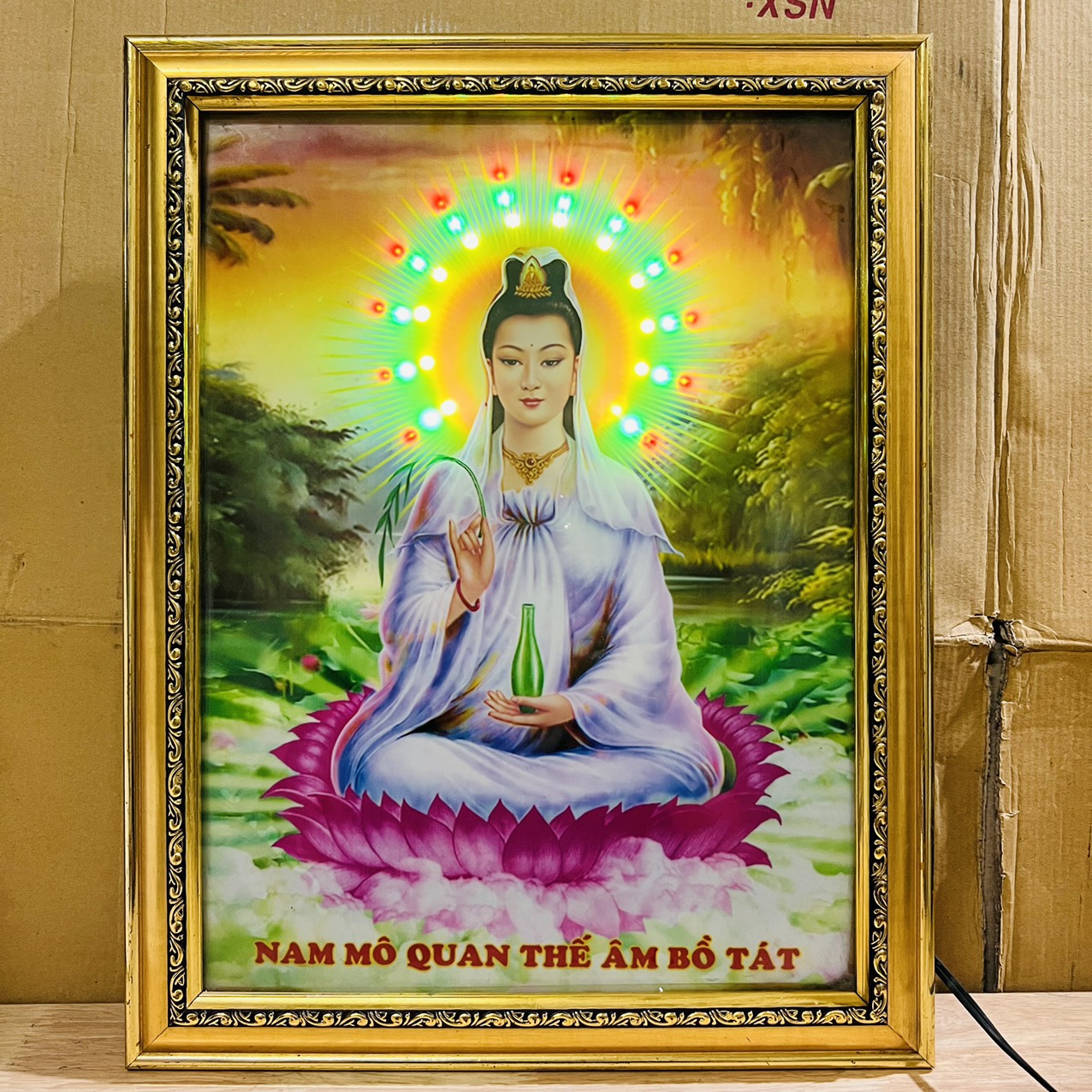 Tranh Quan Thế Âm Bồ Tát cầu bình an cho gia đình – Có đèn CAO 45CM
