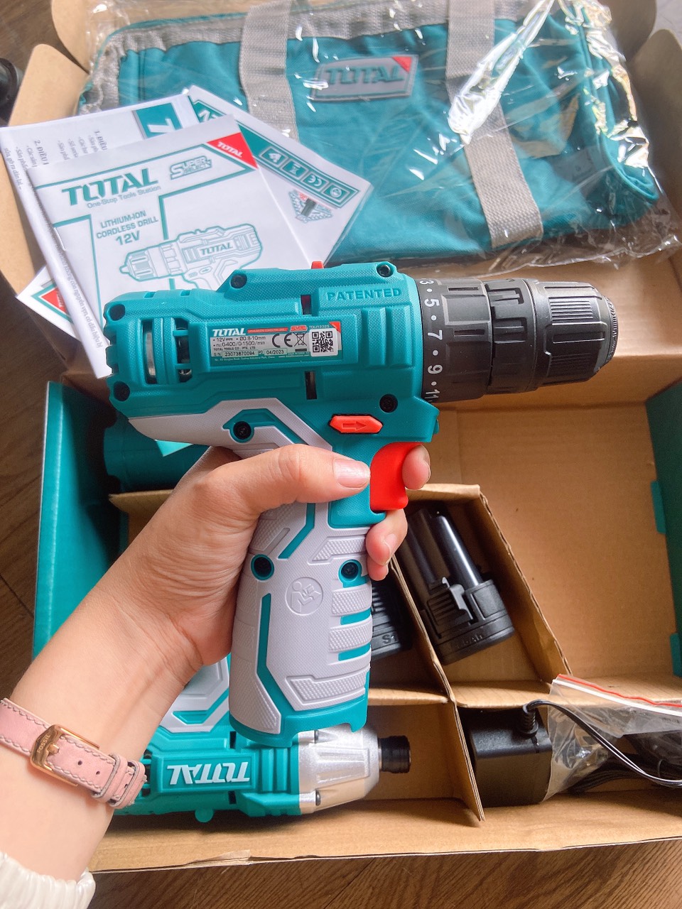 BỘ COMBO MÁY SIẾT VÍT PIN, KHOAN PIN VÀ ĐÈN PIN 12V TOTAL TKLI1203 HÀNG CHÍNH HÃNG THIẾT BỊ LAO ĐỘNG