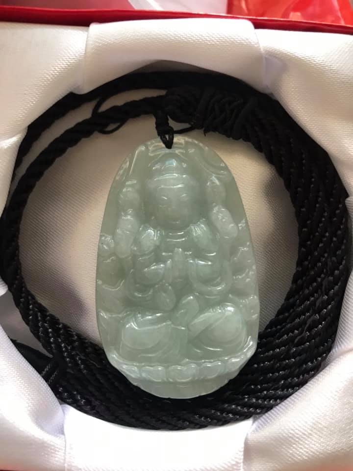 MẶT THIÊN THỦ ĐÁ CÂM THẠCH TỰ NHIÊN MÀU TRẮNG XANH NHẸ ĐỘ MỆNH NAM TUỔI TÝ MỆNH KIM THỦY MỘC SIZE CAO 49MM NGANG 31MM DẦY 6MM8 ĐEM MAY MẮN SỨC KHỎE CÔNG DANH TÀI LỘC