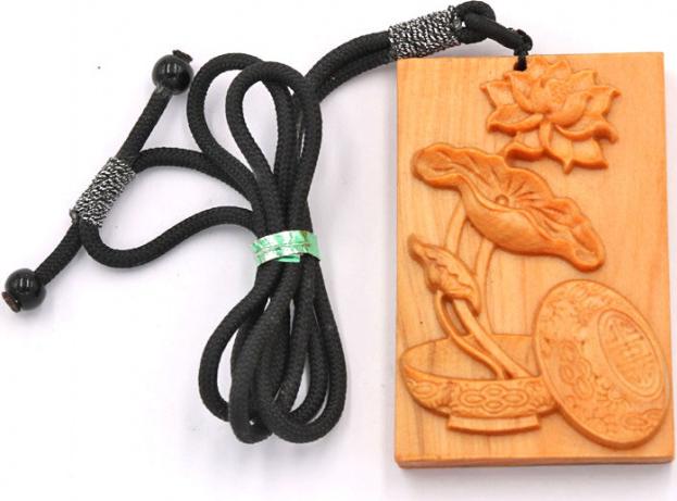 Vòng cổ mặt gỗ ngọc am khắc hình Hoa Sen MG103