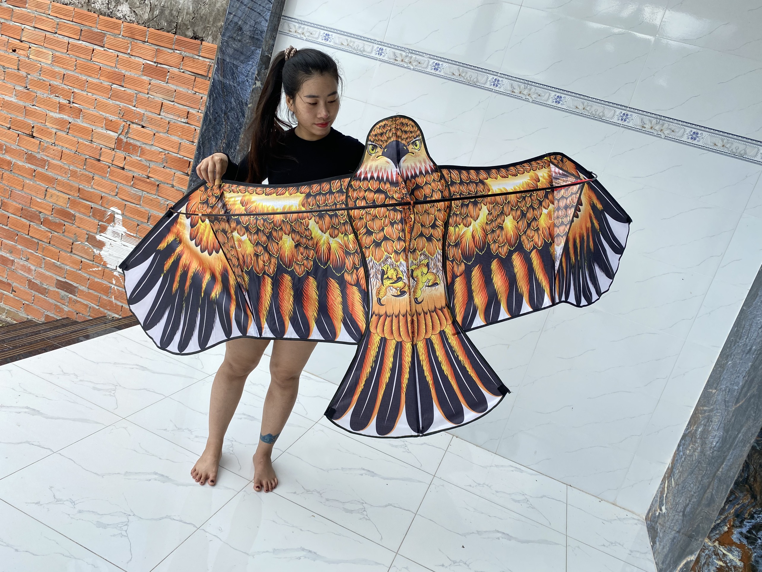 Diều đại bàng 2.4m khung cacbon giao màu ngẫu nhiên
