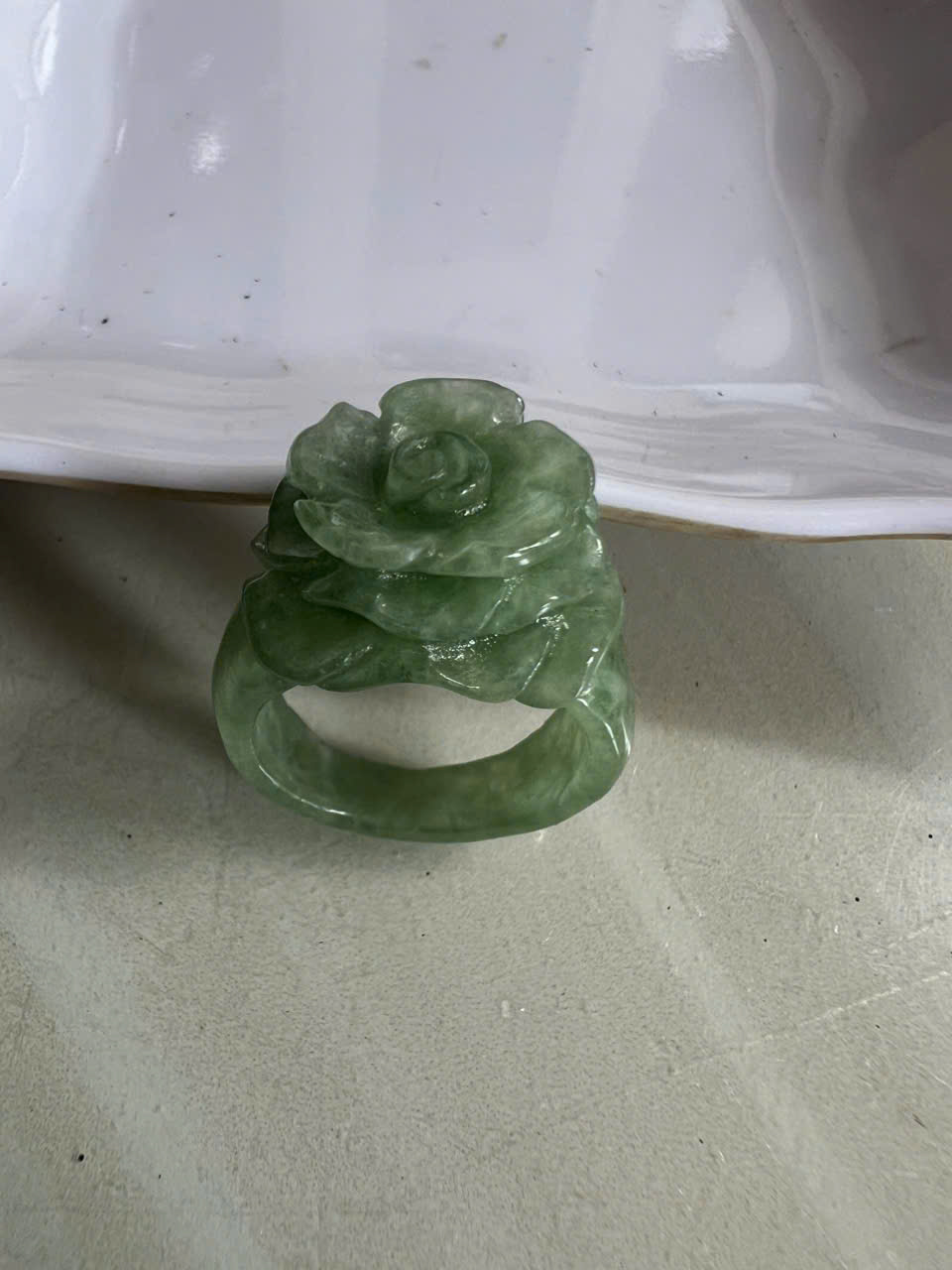 Nhẫn Nữ mới chạm Bông Hồng Nổi Đá Cẩm Thạch Tự Nhiên màu Xanh Rêu đẹp Ni 18mm đeo tay xinh ạ