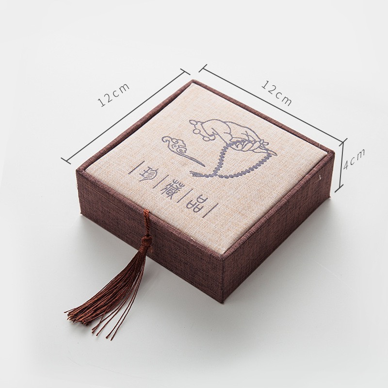 HỘP GẤM LÓT VẢI VÀNG TAY PHẬT CẦM CHUỖI HẠT 12cm ĐỰNG VÒNG , CHUỖI PHONG THỦY