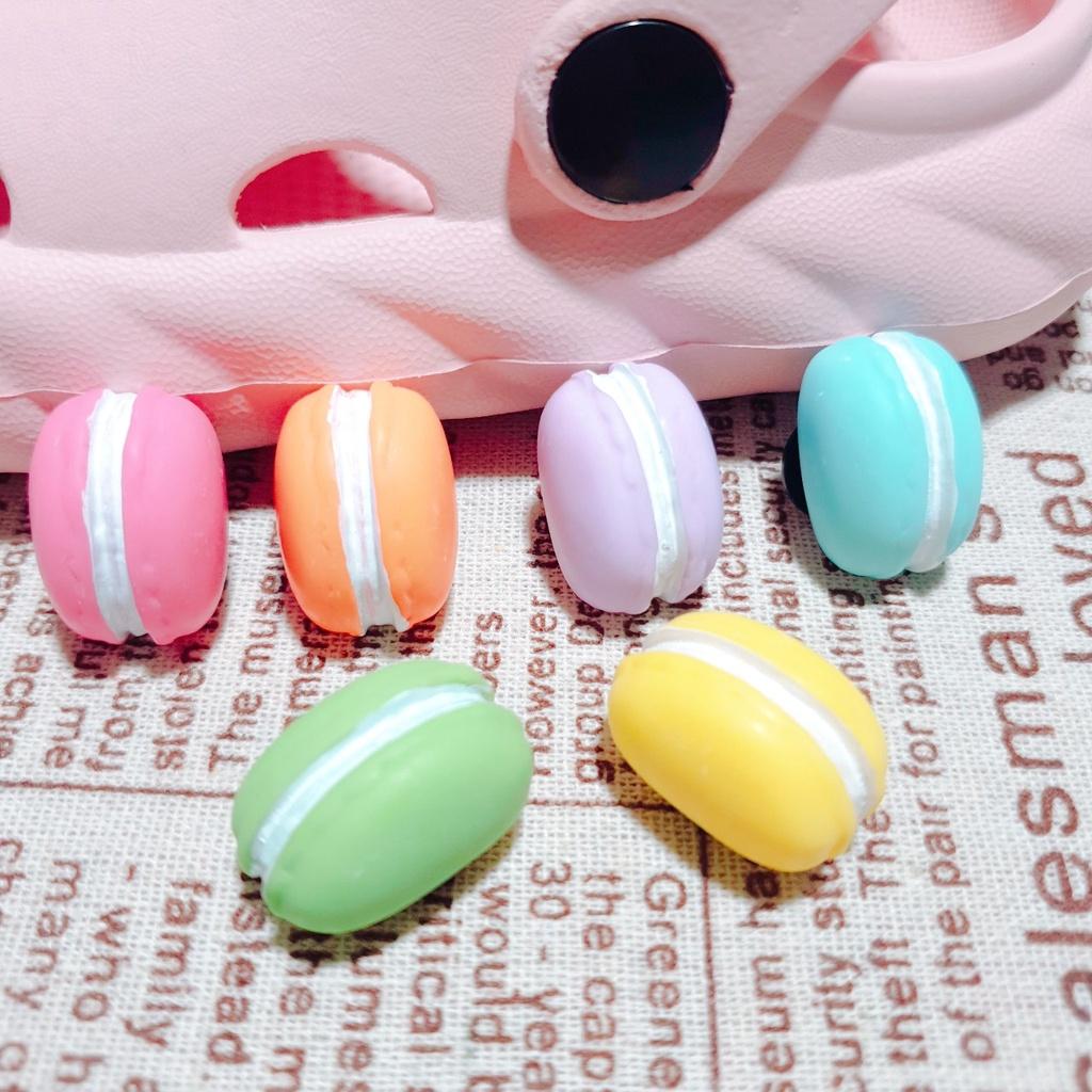 Nút gắn dép jibbit loại nhựa cứng hình bánh Macaron nửa cái