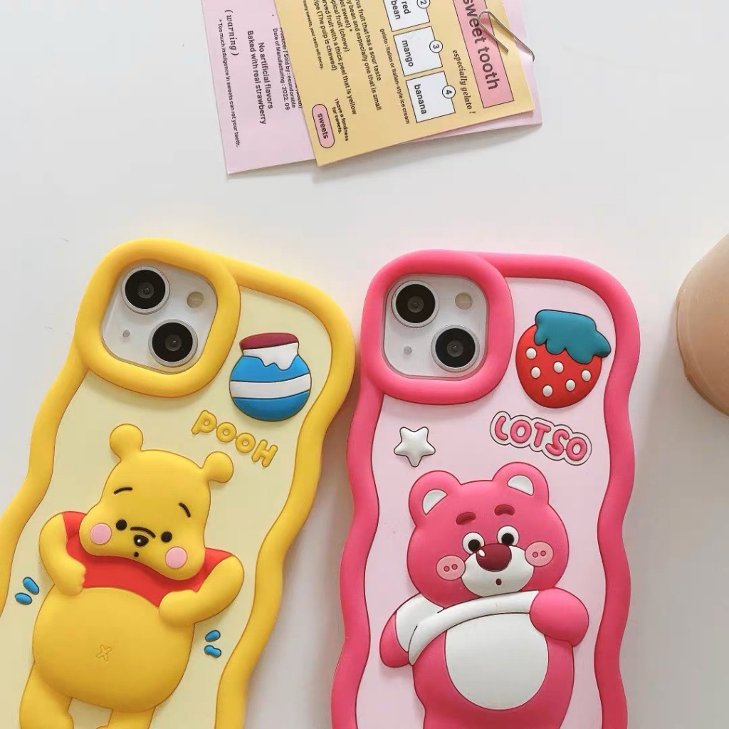 Ốp dẻo gấu Pooh và gấu Dâu khoe bụng đáng yêu dành cho IP X/ Xs/ 11/ 12/ 13/ 14/ Pro/ Max/ Pro Max