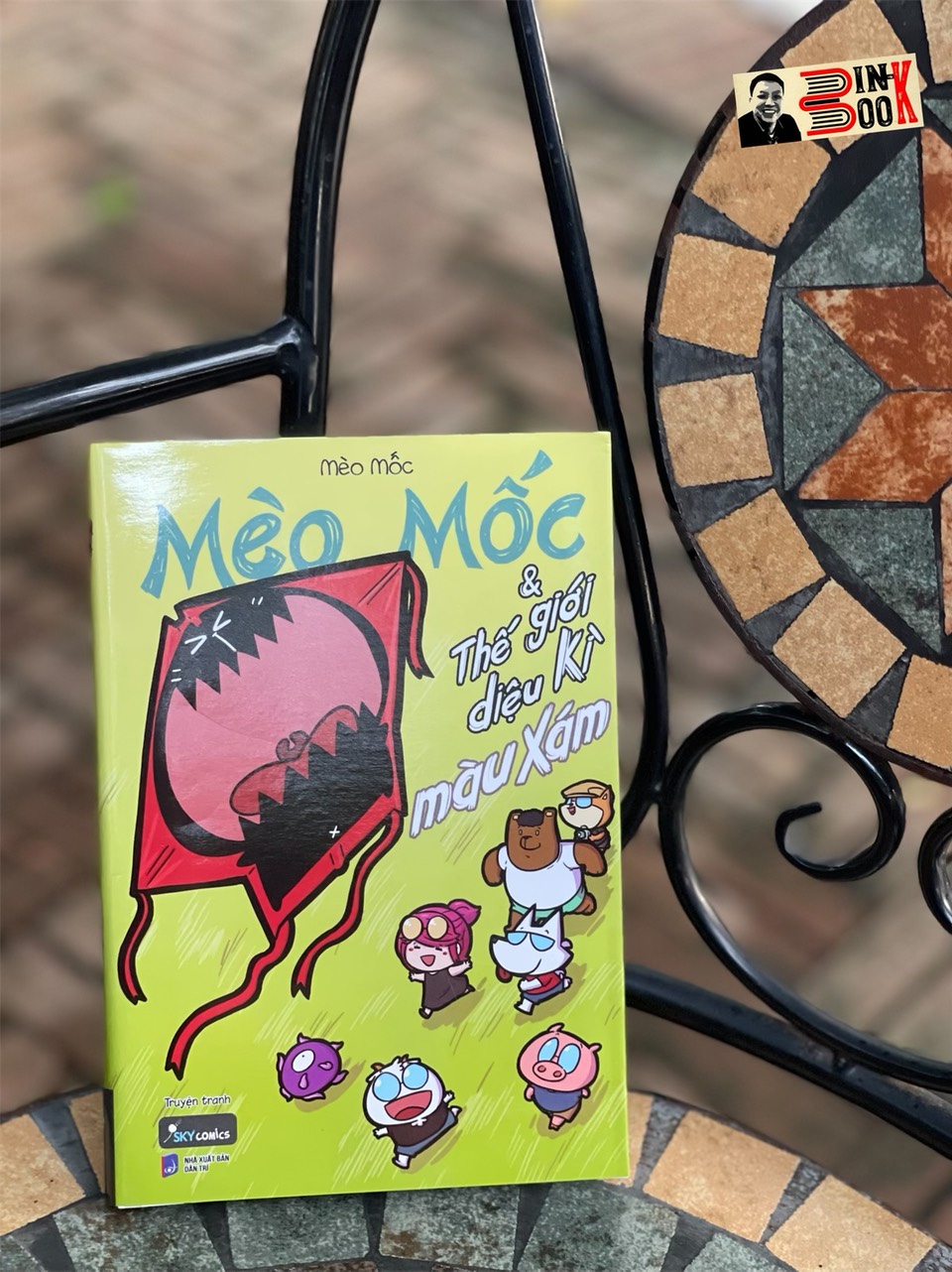MÈO MỐC & THẾ GIỚI DIỆU KỲ MÀU XÁM - Mèo Mốc – Skybooks – bìa mềm, in màu