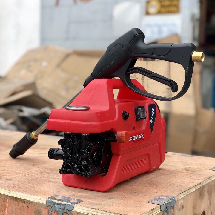Máy Rửa Xe 1800W Cromax CR-18
