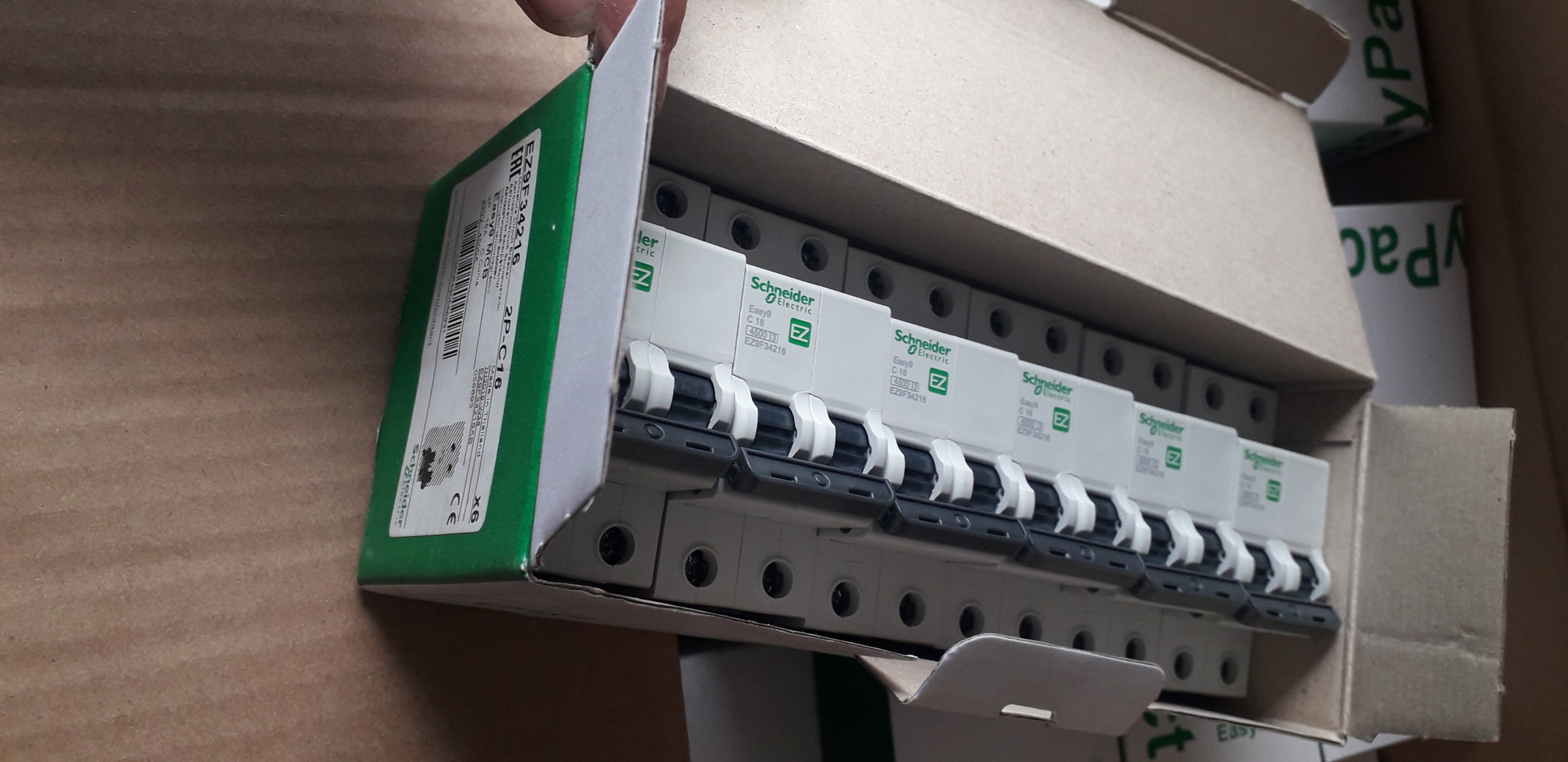 | CHÍNH HÃNG | EZ9F34216 Schneider 2P 16A 4.5kA