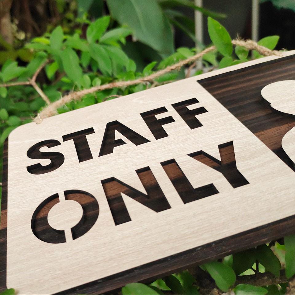 Bảng gỗ phòng staff only TCD06