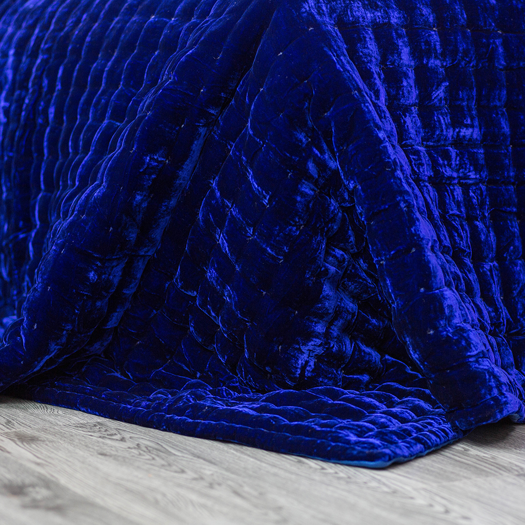 Chăn Nhung Lụa Chần Bông Điều Hòa Cao Cấp Dùng Bốn Mùa - Chăn Khâu Sa Hạt Màu Mastrict Blue I Silk Velvet Blanket.