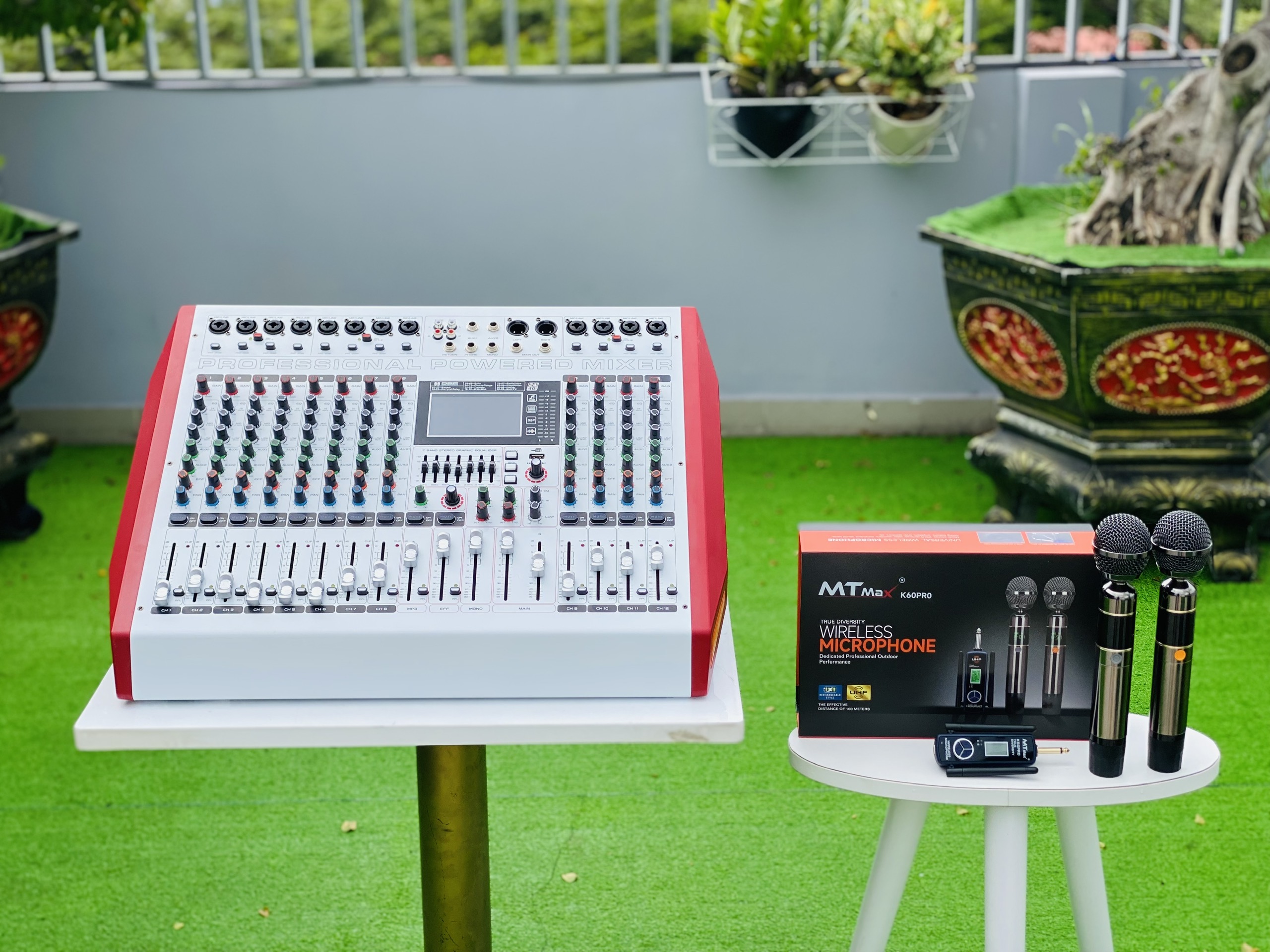 [SIÊU PHẨM CẬP BẾN - ƯU ĐÃI GIÁ TỐT] Combo Mixer Cao Cấp Liền Công Suất MTMAX F25Pro 12 Đường Line, 99 Hiệu Ứng Vang DSP + Micro Không Dây Bắt Sóng Xa MTMAX K60Pro Chất Lượng Cao, Thích Hợp Cho Dàn Âm Thanh Gia Đình, Hàng Chính Hãng