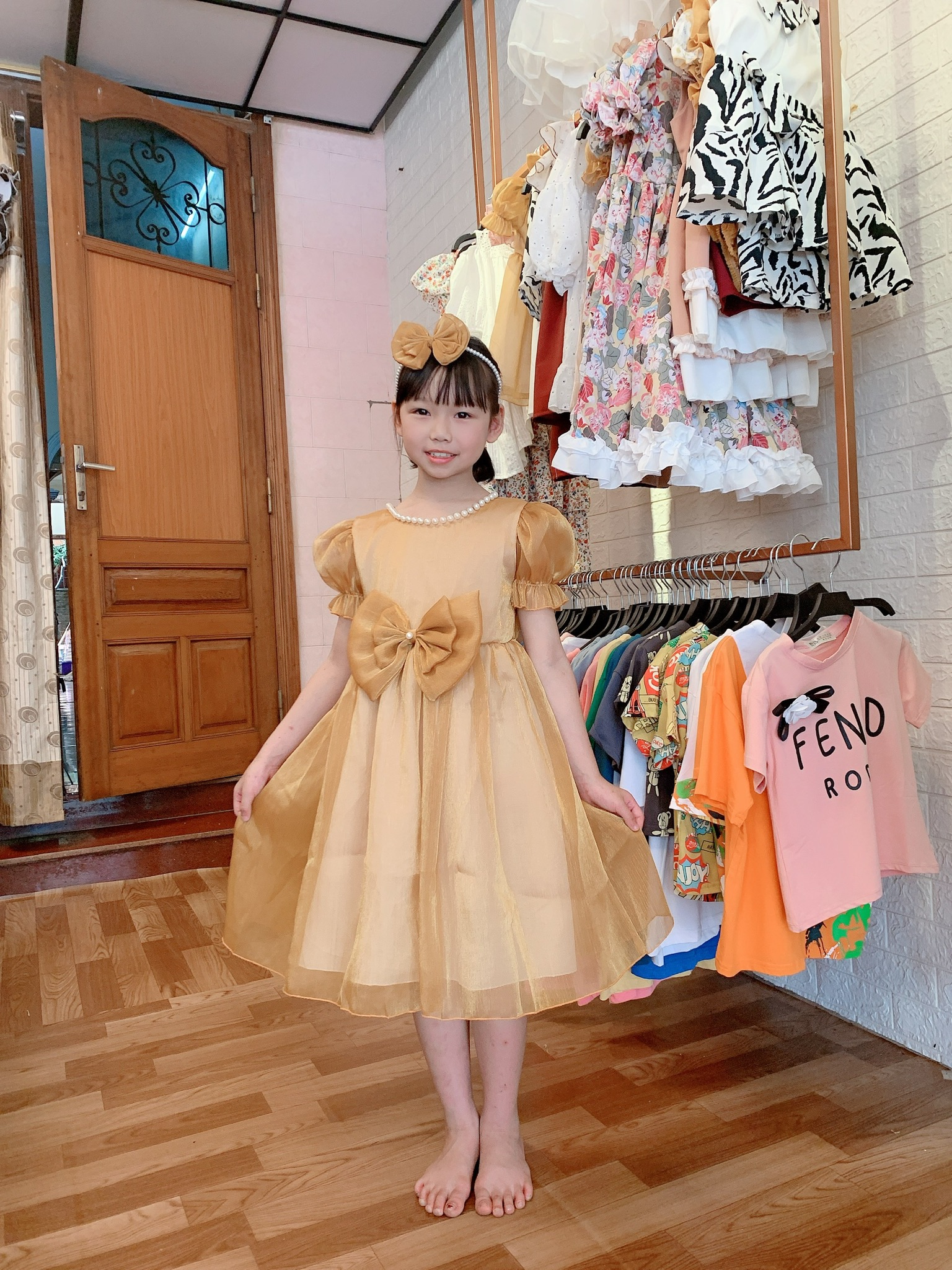 Váy Tơ Vàng Lấp Lánh Cho Bé Gái 4 Đến 28kg, Đầm Bé Gái Tặng Kèm Cài